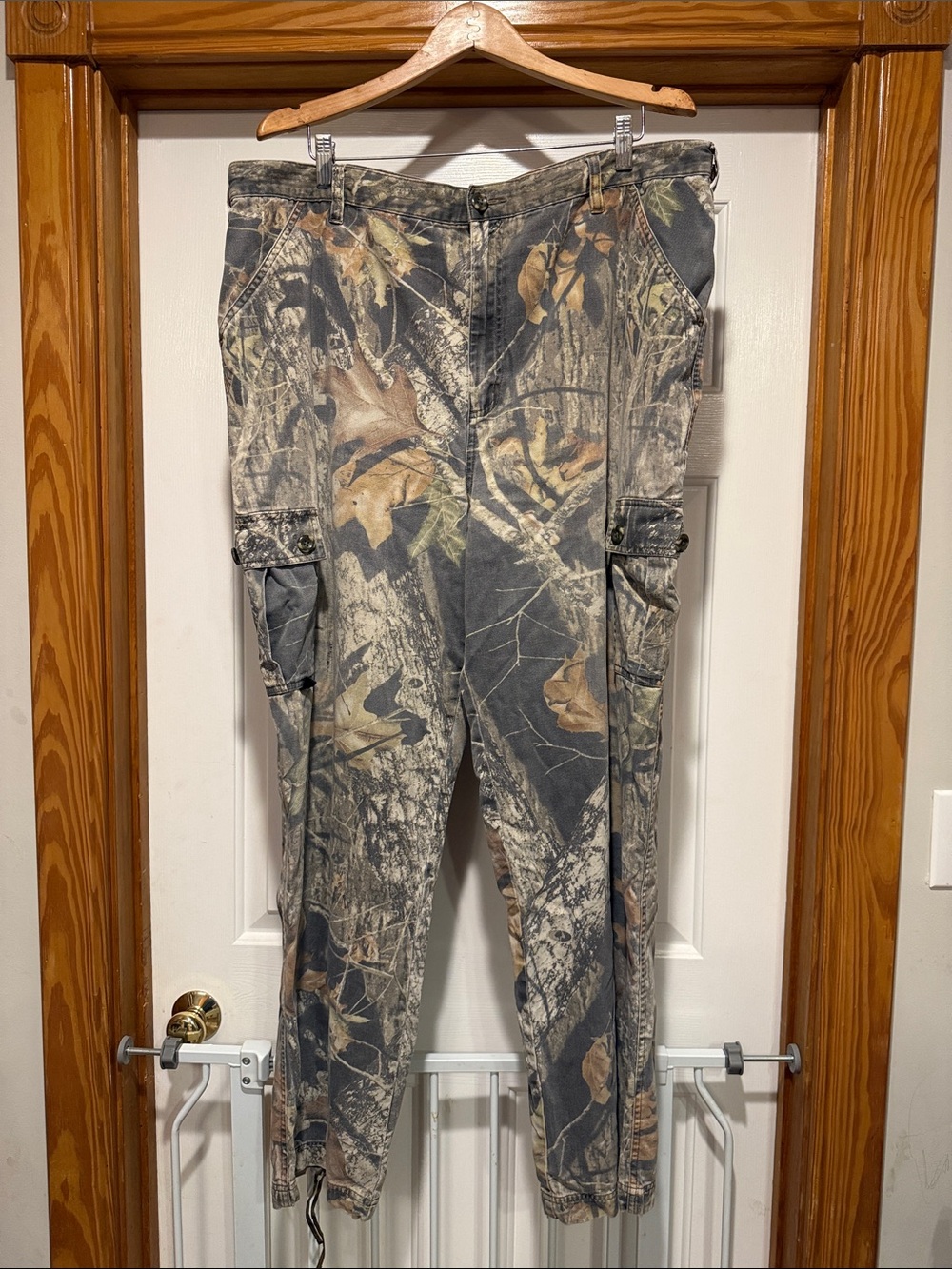 Mossy Oak Realtree-Style Cargo Pants in Gray and Brown Camo